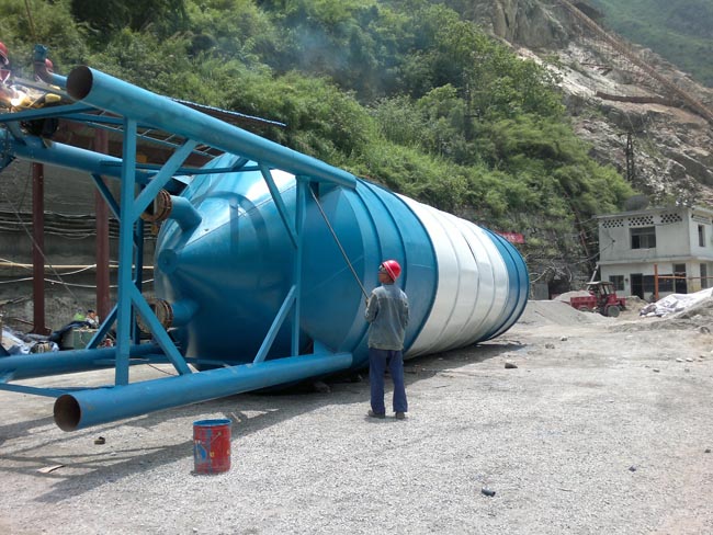 昭通150噸水泥罐現(xiàn)場(chǎng)制作